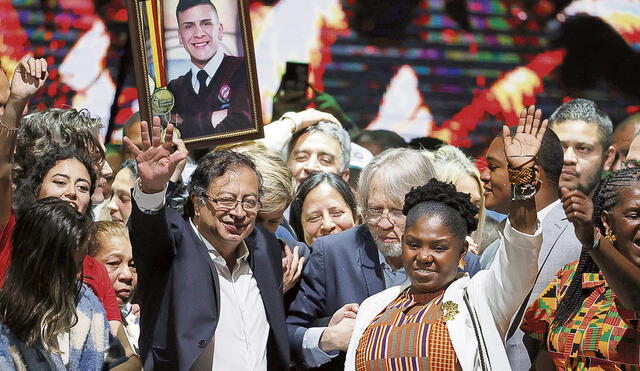 Promesa. Gustavo Petro junto a su compañera de fórmula Francia Márquez después de ganar la segunda vuelta de las presidenciales de su país. Foto: EFE