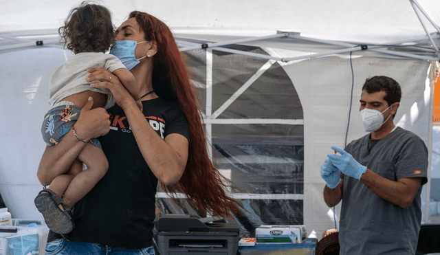 Tras ser deportada, Brigitte se quedó en México, ayudando a otros migrantes. (Foto: AFP)