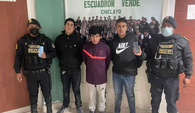 Asaltantes fueron intervenidos por agentes del Escuadrón Verde. Foto: PNP