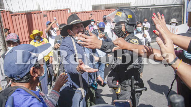 Enfrentamientos verbales entre ciudadanos en la sesión del Consejo de Ministros descentralizada. Foto: Rodrigo Talavera/La República