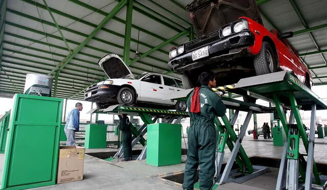 El MTC se encarga de regular los establecimientos donde millones de vehículos pasan la inspección técnica vehicular (ITV). Foto: Andina.