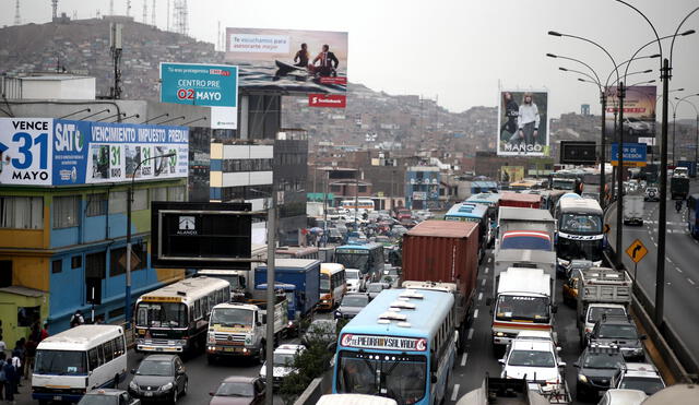 La congestión vehicular es percibida como uno de los problemas más grandes que tiene Lima. Foto: Andina