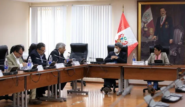 El alcalde de Lima expuso la propuesta de reestructuración ante la Comisión de Descentralización del Congreso. Foto: Andina