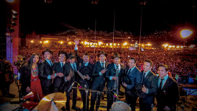 Presentación. Afinación Diablo hizo bailar a miles de personas en la plaza mayor, durante la fiesta de Luces y Sonido. Foto: La República