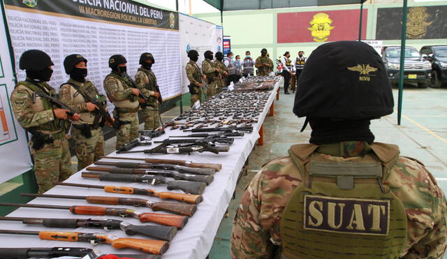 Gran cantidad armas fueron incautadas durante operativo. Foto: J. Mendoza/La República