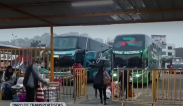 La mañana de este domingo 26, el terminal de Yerbateros amaneció con una gran afluencia de personas. Foto: captura de RPP Noticias