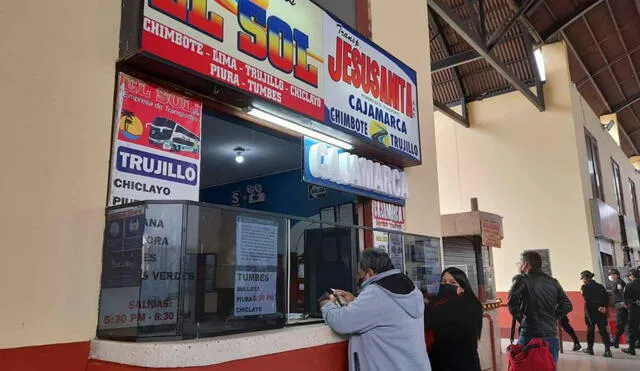 Empresas como El Sol, Emtrafesa y El Dorado, del terminal terrestre de Chimbote, continúan ofreciendo su servicio con normalidad. Foto: RSD Noticias.