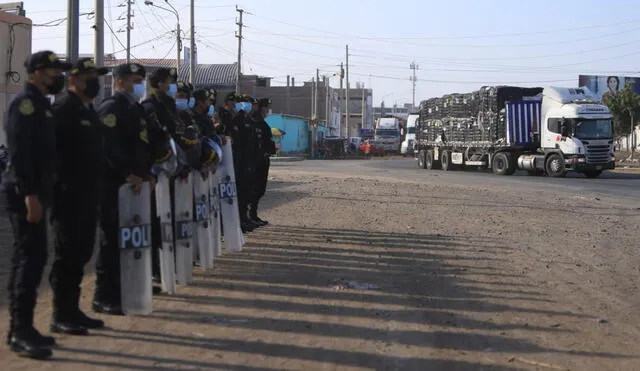 Días antes, Mario Soto indicó que habrá camioneros que decidan no acatar el paro y continuar laborando. Policía se ubicó en puntos estratégicos de las autopistas de la región. Foto: La República