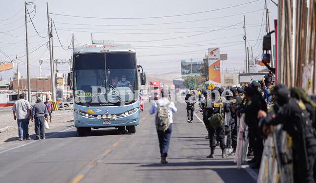 Los transportistas pudieron pasar por el km 48 y seguir con su ruta. Foto: Rodrigo Talavera/La República
