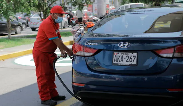 El precio de la gasolina ha sido motivo de discusión. Foto: Gerardo Marín / La República