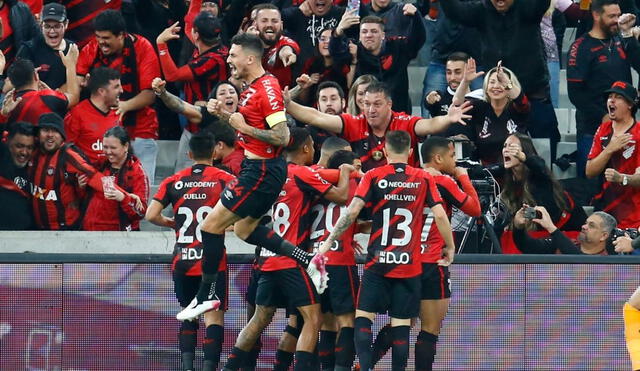 Paranaense logró el triunfo en Arena da baixada. Foto: EFE.