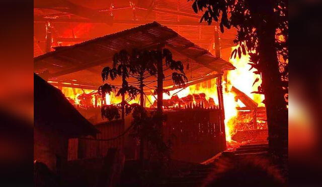 Un incendio de gran magnitud fue registrado esta noche en la UGEL IB Condorcanqui, región Amazonas. Foto: difusión