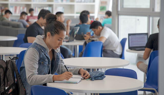 Miles de jóvenes estudian en institutos públicos para perfeccionar sus habilidades.  Foto: Pronabec