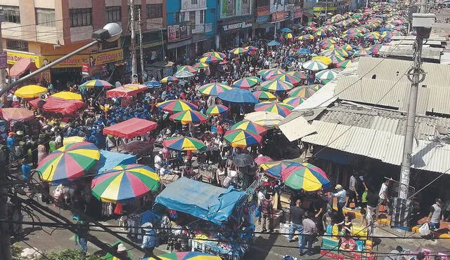 Integrantes de la junta de propietarios del mercado Modelo denuncian la poca intervención del alcalde Marcos Gasco. Foto: URPI/LR Norte.