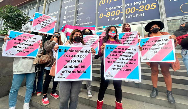 Mujeres trans exigen acción de las autoridades ante asesinatos de trabajadoras sexuales por mafias de proxenetas. Foto: Raúl Eugúsquiza / URPI - LR