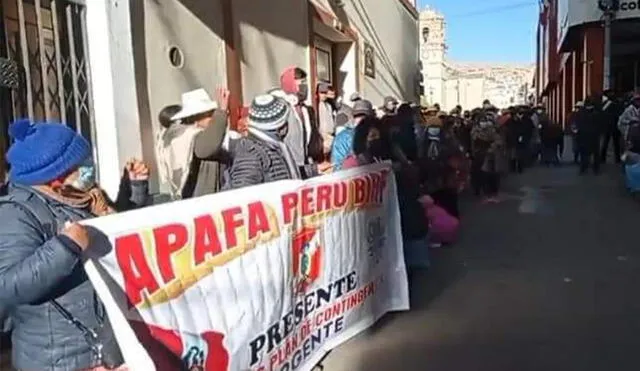 Los padres y escolares realizaron protestas para exigir celeridad. Foto: Cortesía radio Onda Azul