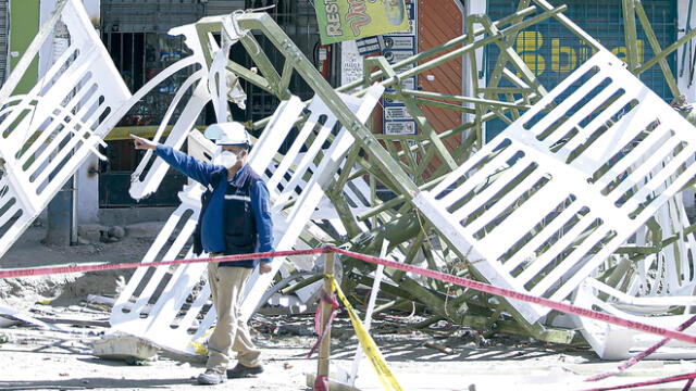 Accidente. Antena cayó e hirió a más de diez personas. Foto: La República