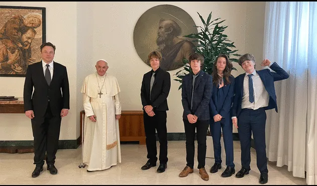 Fue Elon Musk quien confirmó el encuentro al publicar una foto en Twitter en la que se le ve junto con el papa Francisco y cuatro de sus siete hijos. Foto: captura de Twitter