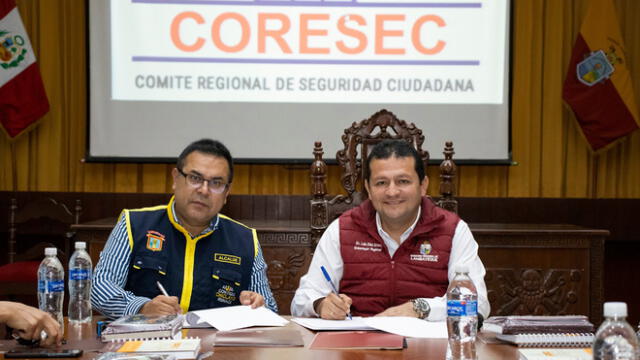 Alcalde Marcos Gasco y gobernador Luis Díaz firman convenio de cooperación interinstitucional. Foto: GORE Lambayeque