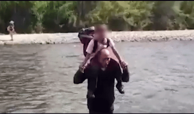 Los niños tienen que cruzar a diario por el lugar para no perder sus clases. Foto: captura de Canal N