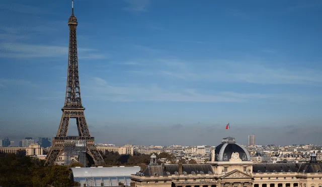 La Torre Eiffel recibe mantenimiento de manera anual. Foto: AFP