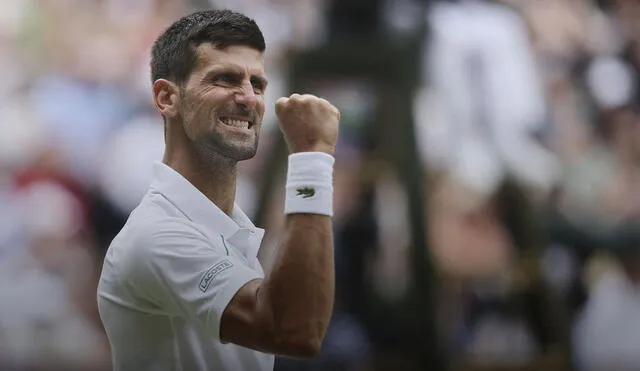 Novak Djokovic avanzó de ronda en Wimbledon 2022 y va por su séptimo título de la Catedral. Foto: AFP