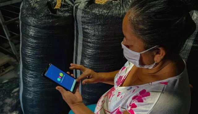El 73% de peruanas aún no realiza transacciones financieras digitales. Foto: Andina