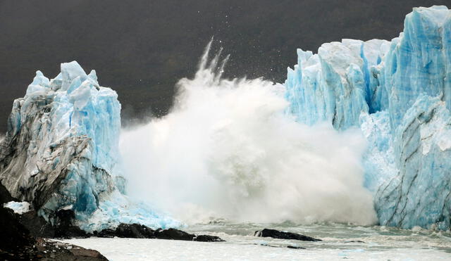 Los científicos aseguran que los glaciares en deshielo liberarán microorganismos que podrían desatar epidemias locales y pandemias. Foto: AFP / Walter Díaz / referencial