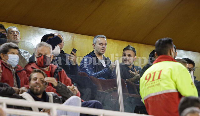 El técnico argentino se encuentra en el palco principal del estadio. Foto: Rodrigo Talavera/La República
