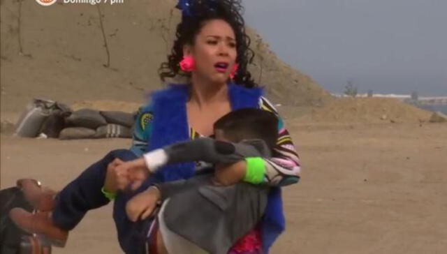 'Teresita' (Magdyel Ugaz) se muestra desesperada por el desmayo de su hijo en "Al fondo hay sitio". Foto: América TV
