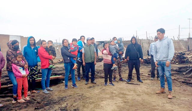 Seis familias perjudicadas por incendio, del asentamiento humano "25 de marzo", solicitan ayuda de las autoridades públicas y empresas privadas. Foto: Diario de Chimbote