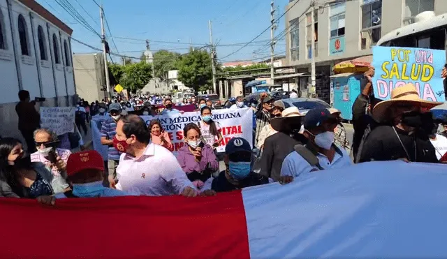 Decenas de pobladores marcharon por las principales calles de Piura. Foto: En vivo de El Tiempo