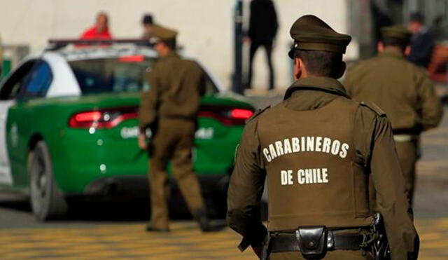 Ambos imputados fueron formalizados en contexto de violencia intrafamiliar: el hombre quedó en prisión preventiva y la mujer con orden de alejamiento. Foto: AFP