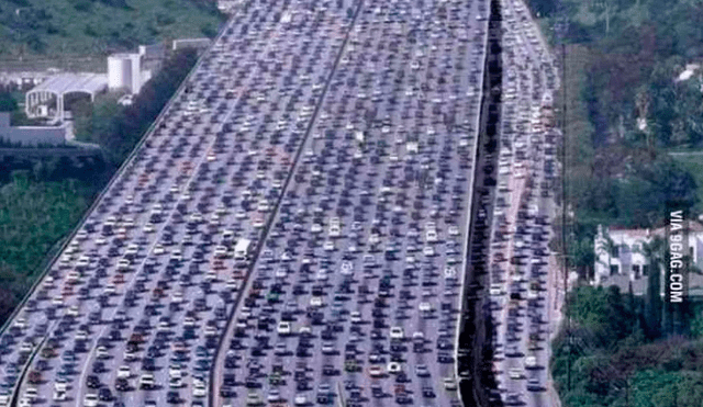 Muchos de los autos, durante el atasco, se movían al ritmo de un 1 kilómetro por día. Foto: ABC