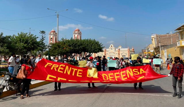 Vecinos de la ciudad de Ferreñafe realizaron marcha para exigir solución de agua potable. Foto: Rosa Quincho/La República