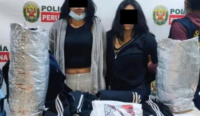 Se les encontró 2 mochilas con papel metálico para evitar ser detectadas por los sensores de seguridad. Foto: PNP