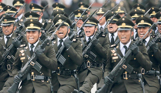 Compromiso. Pronunciamiento militar se refiere al premier y destaca labor de efectivos en la seguridad y desarrollo del Perú. Foto: Antonio Melgarejo/La República