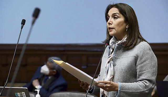 Patricia Juárez presenta proyecto de ley para reformar los artículo 31 y 110 de la Constitución Política. Foto: Congreso