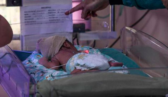 Se trató de una bebé prematura extrema, con peso inferior a mil gramos, reportaron los médicos. Foto: referencial/AFP