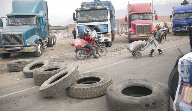 Transportistas volverán a acatar esta medida de fuerza debido al alza del precio de combustible y otras demandas que no han sido atendidas por el Ejecutivo. Foto: La República