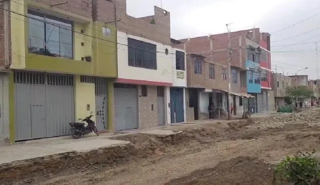 Vecinos del distrito de José Leonardo Ortiz se ven afectados por las irregularidades de la obra de pavimentación.  Foto:  URPI/LR-Norte