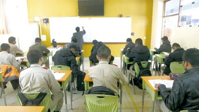 Riesgo. En colegios se registra alto índice de contagios. Foto: La República/Archivo