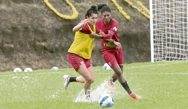 Sin descanso. Bajo una lluvia en Colombia, las dirigidas por Conrad Flores entrenaron.