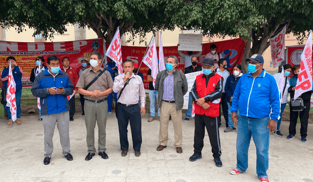 Afiliados al Sutep Lambayeque se alistan para protestar contra cambio de estatutos en Derrama Magisterial. Foto: Clinton Medina/La República