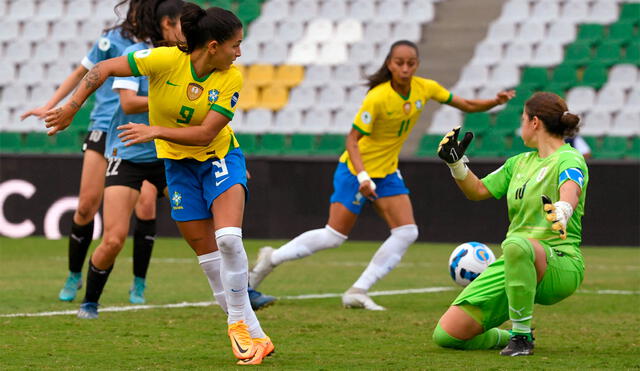 Debinha y Adriana fueron las autoras de los goles de Brasil. Foto: AFP