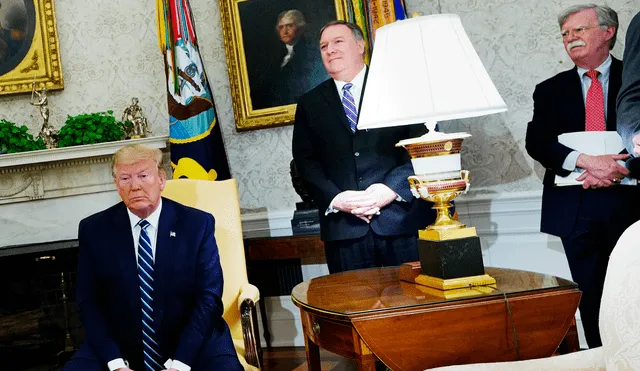 Donald Trump (izquierda), Mike Pompeo (centro) y el exasesor de seguridad nacional, John Bolton (derecha), en una reunión en la Casa Blanca en 2019. Foto: AFP