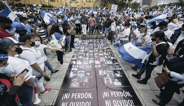 Protestas. Miles de nicaragüenses que lograron escapar de la dictadura se mantienen firmes en sus protestas contra el régimen de Ortega y Murillo. Foto: EFE