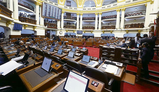 En el último día. En el cierre de la legislatura, oposición se anotó otro punto en su búsqueda de sacar a Castillo del cargo, esta vez por las serias acusaciones de corrupción. Foto: difusión