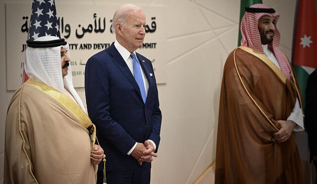 Joe Biden culminó su gira por Medio Oriente y prometió paquete económico que asegure alimentos en la región. Foto: AFP