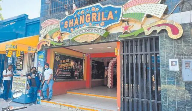 Cuatro delincuentes robaron más de 7.000 soles en el tragamonedas Shangrilla, ubicado en Piura. Foto: Walac